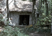 Huisje van de Heks met hier in het hok <a href="/lemma/Hans_en_Grietje" title="Hans en Grietje">Hans en Grietje</a>, <a href="/lemma/1962" title="1962">1962</a>