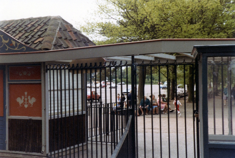 Bestand:Ingangnoordparkeerplaats1981.jpg