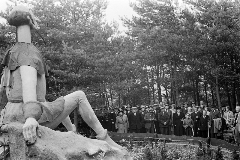Bestand:Langnek-publiek-1952.jpeg