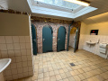 Interieur <a href="/lemma/Kleine_Boodschap_(gebouw)" title="Kleine Boodschap (gebouw)">Kleine Boodschap (gebouw)</a>, gedeelte voor mannen, 2024