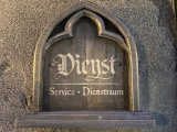 <a href="/lemma/De_Laetste_Hoop" title="De Laetste Hoop">De Laetste Hoop</a>, bordje &quot;Dienst - Service - Dienstraum&quot;