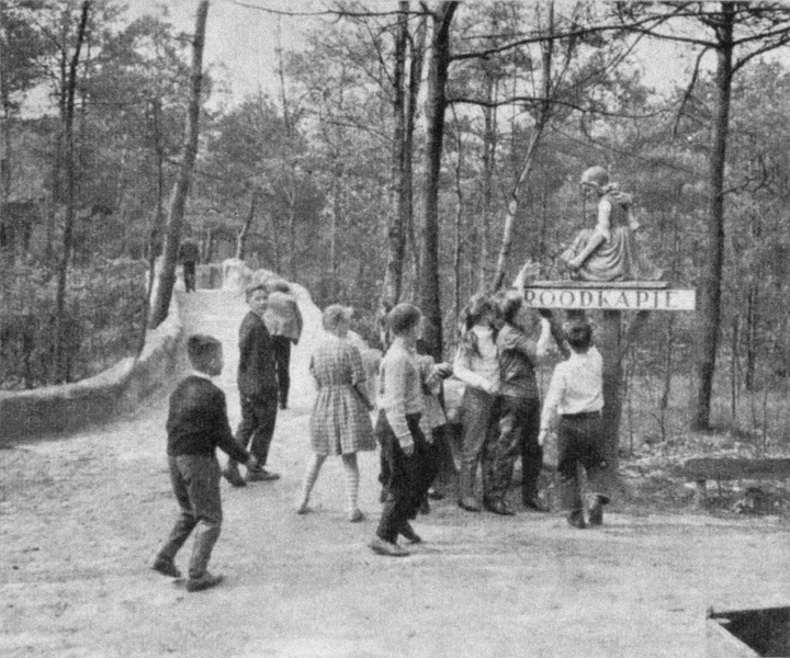 Bestand:Poolsekinderen-roodkapje-pad-1961.jpg