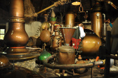 Interieur van <a href="/lemma/Lal%27s_Brouwhuys" title="Lal&#039;s Brouwhuys">Lal&#039;s Brouwhuys</a> aan de linkerzijde. Bron: Archief Eftepedia via Maxim De Donder