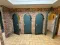Interieur <a href="/lemma/Kleine_Boodschap_(gebouw)" title="Kleine Boodschap (gebouw)">Kleine Boodschap (gebouw)</a>, gedeelte voor mannen, 2024