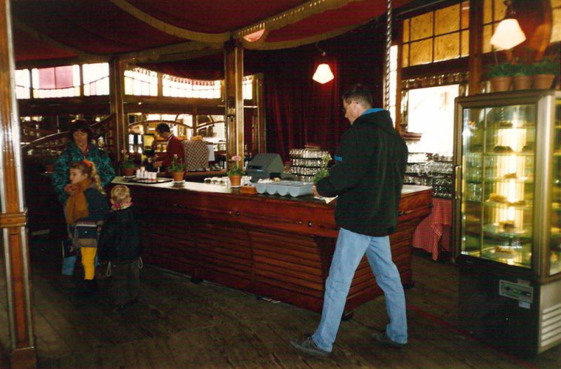 Bestand:Spiegeltent1.jpg