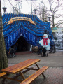 Entree <a href="/lemma/Kinder_Winter_Wonderland" title="Kinder Winter Wonderland">Kinder Winter Wonderland</a> in oude stijl, laatste seizoen, in januari <a href="/lemma/2009" title="2009">2009</a>