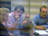<a href="/lemma/Koos_de_Graaf" title="Koos de Graaf">Koos de Graaf</a> rechts van <a href="/lemma/Paul_Beck" title="Paul Beck">Paul Beck</a> tijdens een intense werkbespreking over <a href="/lemma/Droomvlucht" title="Droomvlucht">Droomvlucht</a>, <a href="/lemma/1991" title="1991">1991</a>