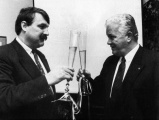 <a href="/lemma/Paul_Beck" title="Paul Beck">Paul Beck</a> (l) proost met <a href="/lemma/Hans_van_Dun" title="Hans van Dun">Hans van Dun</a> op de ondertekening van het raamconvenant met de gemeente