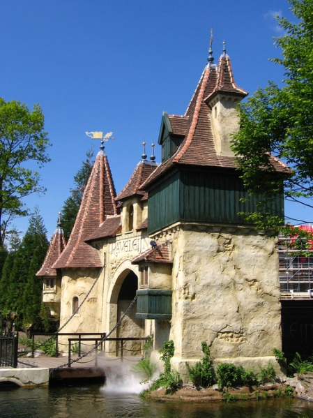 Bestand:Stadspoort-zijaanzicht.jpg