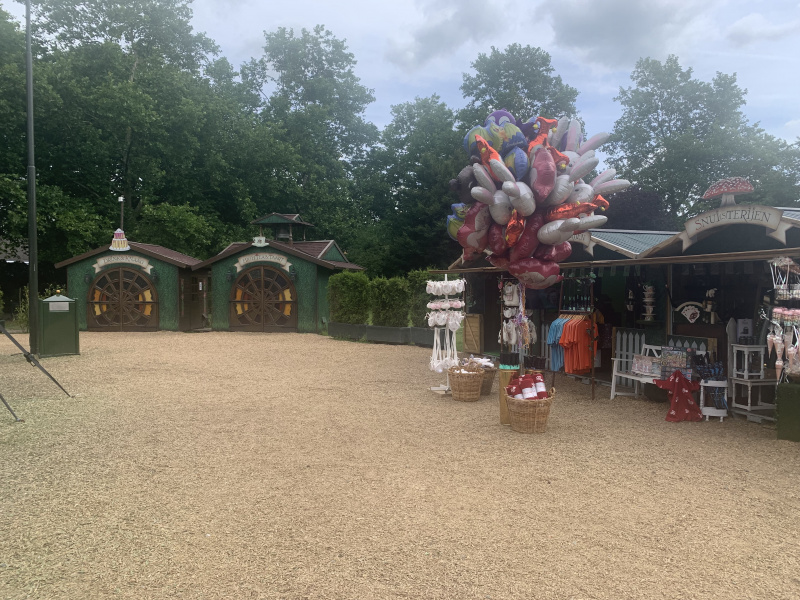 Bestand:Wonderland-exitgiftshop.jpg