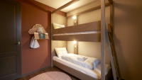 <a href="/lemma/Landhuys" title="Landhuys">Landhuys</a> familiekamer, stapelbed