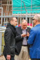 <a href="/lemma/Sander_de_Bruijn" title="Sander de Bruijn">Sander de Bruijn</a>, <a href="/lemma/Olaf_Vugts" title="Olaf Vugts">Olaf Vugts</a> en <a href="/lemma/Paul_van_Loon" title="Paul van Loon">Paul van Loon</a> tijdens de borrel voor het hoogste punt van <a href="/lemma/Raveleijn" title="Raveleijn">Raveleijn</a>, mei <a href="/lemma/2010" title="2010">2010</a>