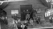 Verkenners bij de blokhut, latere huisje <a href="/lemma/Vrouw_Holle" title="Vrouw Holle">Vrouw Holle</a>, in de jaren veertig