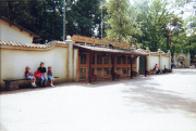 <a href="/lemma/Groepsbagage" title="Groepsbagage">Groepsbagagekluizen</a> in de jaren negentig op het <a href="/lemma/Anton_Pieckplein" title="Anton Pieckplein">Anton Pieckplein</a>