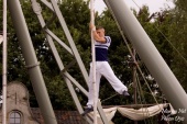 Acrobatische act <a href="/lemma/Matrozen_in_de_mast" title="Matrozen in de mast">Matrozen in de mast</a> op het podium voor de <a href="/lemma/Halve_Maen" title="Halve Maen">Halve Maen</a> in <span class="redlink">2007</span>.