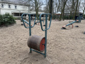 <a href="/lemma/Rolton" title="Rolton">Rolton</a> in speeltuin <a href="/lemma/Kindervreugd" title="Kindervreugd">Kindervreugd</a>. Op de achtergrond <a href="/lemma/Villa_Volta" title="Villa Volta">Villa Volta</a>.