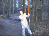 De <a href="/lemma/Schuilhut" title="Schuilhut">Schuilhut</a> tegenover het <a href="/lemma/Paddenstoelenparcours" class="mw-redirect" title="Paddenstoelenparcours">Paddenstoelenparcours</a> tijdens werkzaamheden, mogelijk in <span class="redlink">1979</span> vanwege de opening van het Paddestoelenhuis op deze plek in 1980.