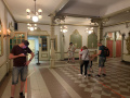 <a href="/lemma/COVID-19" title="COVID-19">COVID-19</a>-maatregelen bij toiletten <a href="/lemma/Carrouselpaleis" title="Carrouselpaleis">Carrouselpaleis</a>: wachtrij voor wc-bezoek