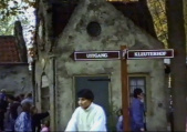 De naam <a href="/lemma/Kleuterhof_(1960)" title="Kleuterhof (1960)">Kleuterhof</a> werd gezien en zodanig vermeld als los onderdeel op een <a href="/lemma/Wegwijzer" title="Wegwijzer">wegwijzer</a> in de <a href="/lemma/Speeltuin" title="Speeltuin">Speeltuin</a> naast <a href="/lemma/De_Stenen_Kip" title="De Stenen Kip">De Stenen Kip</a>, <a href="/lemma/1989" title="1989">1989</a>