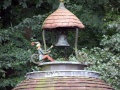 Slimme Toon slaat de bel op de <a href="/lemma/Magische_Klok" class="mw-redirect" title="Magische Klok">Magische Klok</a>.