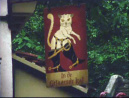 <a href="/lemma/In_de_Gelaarsde_Kat" title="In de Gelaarsde Kat">In de Gelaarsde Kat</a>-uithangbord in <a href="/lemma/1981" title="1981">1981</a>