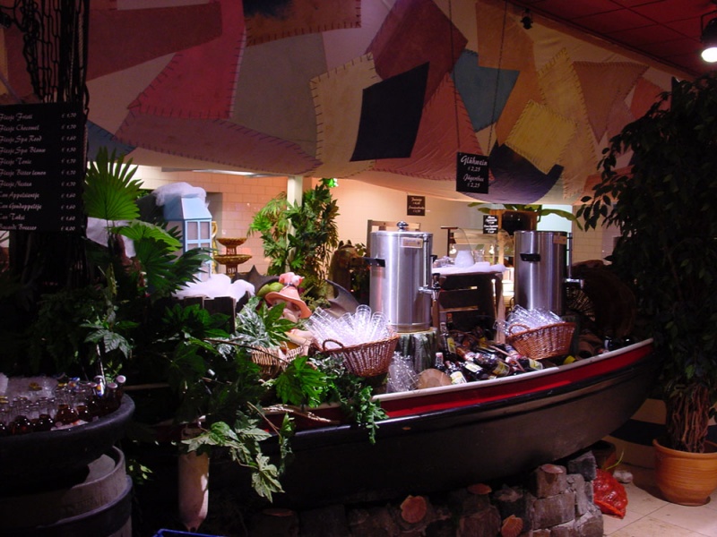 Bestand:Globetrotterbuffetboot2002.jpg