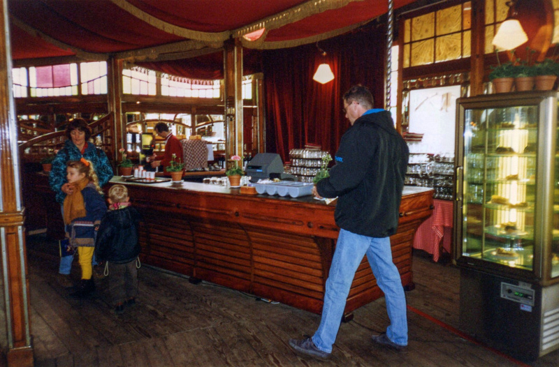 Bestand:Spiegeltent1996-2.jpg