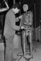 Iemand werkt aan lopende kelner animatronic voor <a href="/lemma/Fata_Morgana" title="Fata Morgana">Fata Morgana</a>