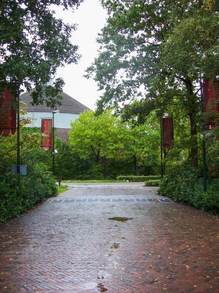 Bestand:Hotel-exterieur-uitgang-okt2008.jpg