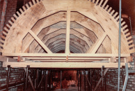 Krokodillentunnel, 03-1985. Constructie om het tongewelf te kunnen metselen gezien vanaf het begin van de tunnel.