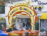 Ingang van <a href="/lemma/De_Cameleon" title="De Cameleon">De Cameleon</a> in gebruik in Circus-thema, <span class="redlink">1995</span>