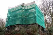 Onderhoud aan het kasteel van <a href="/lemma/Doornroosje" title="Doornroosje">Doornroosje</a> in de winter van 2023 / 2024.