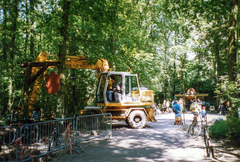 Bestand:Spookslotpleinkorfje1997.jpg