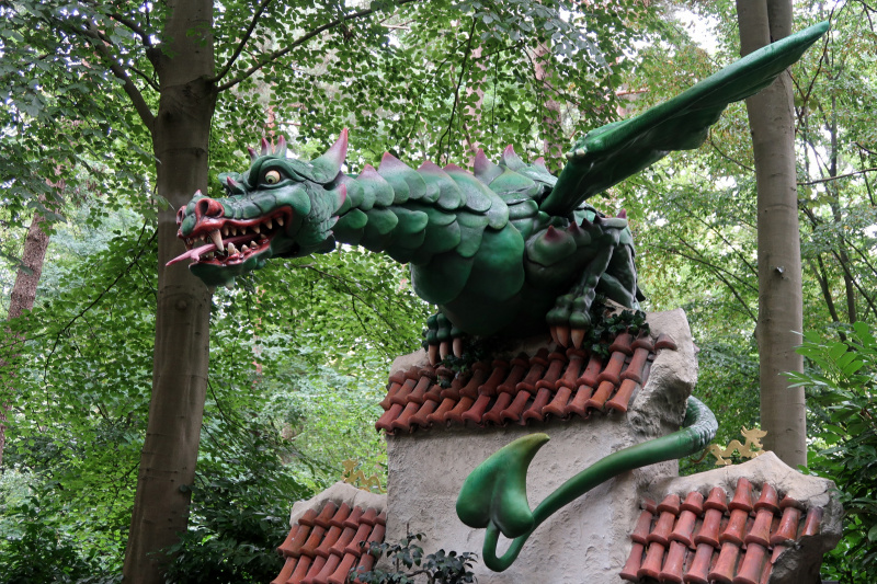 Bestand:Draak Lichtgeraakt Ruststand.jpg