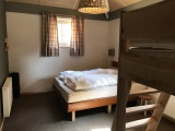 Slaapkamer <a href="/lemma/Duinhut" title="Duinhut">Duinhut</a> op vakantiepark <a href="/lemma/Efteling_Loonsche_Land" title="Efteling Loonsche Land">Efteling Loonsche Land</a>