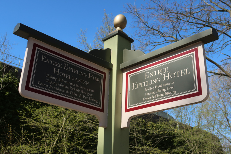 Bestand:Efteling Hotel Wegwijzer.jpg
