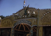 Gevel <a href="/lemma/Carrouselpaleis" title="Carrouselpaleis">Carrouselpaleis</a> in <a href="/lemma/1971" title="1971">1971</a>