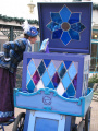 Foto van het winterse entertainment <a href="/lemma/Kiekeboe" title="Kiekeboe">Kiekeboe</a> in 2009. Bron: Eftepedia via Maxim De Donder