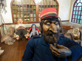 Perronopzichter in de <a href="/lemma/Sprookjesremise" class="mw-redirect" title="Sprookjesremise">Sprookjesremise</a> vanuit de scène zelf gefotografeerd