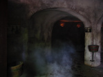 Rook in de entreehal als extraatje tijdens het 25-jarig jubileum van het <a href="/lemma/Spookslot" title="Spookslot">Spookslot</a> in 2003. Hier ook nog met de tonnen met zand om sigaretten in te doven. Foto: collectie WWCW