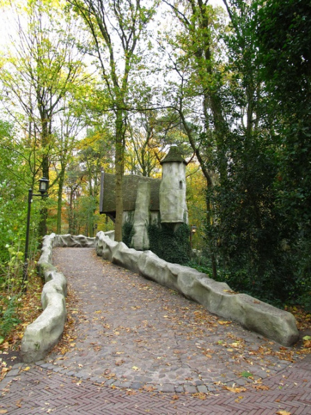 Bestand:Uitlooproodkapje2010.jpg