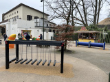 &#039;Wankelbrug&#039; en tunnelbuis in de <a href="/lemma/Kleuterhof_(1994)" title="Kleuterhof (1994)">Kleuterhof (1994)</a>, nieuwe toestellen geplaatst in 2024 die eendere toestellen van een andere leverancier vervangen.