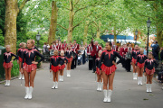 Een showband en fanfare als onderdeel van het <a href="/lemma/Efteling_Klank_en_Spektakel_Festijn" title="Efteling Klank en Spektakel Festijn">Efteling Klank en Spektakel Festijn</a> op de <a href="/lemma/Dubbele_Laan" title="Dubbele Laan">Dubbele Laan</a> in <a href="/lemma/2009" title="2009">2009</a>