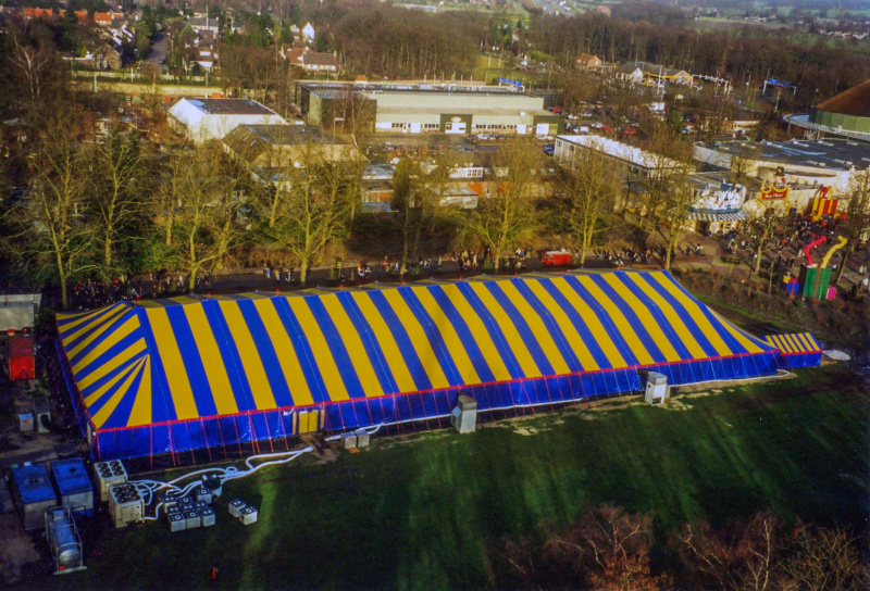 Bestand:Schaatsbaantentwe9900.jpg