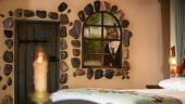 <a href="/lemma/Wolf_en_de_Zeven_Geitjes-suite" title="Wolf en de Zeven Geitjes-suite">Wolf en de Zeven Geitjes-suite</a> in het <a href="/lemma/Efteling_Hotel" title="Efteling Hotel">Efteling Hotel</a>