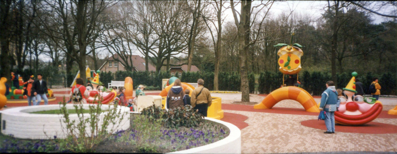 Bestand:Kleuterhof-openingsjaar-011.jpg