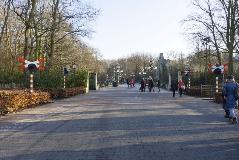 Bestand:Overweg dwarrelplein.jpg