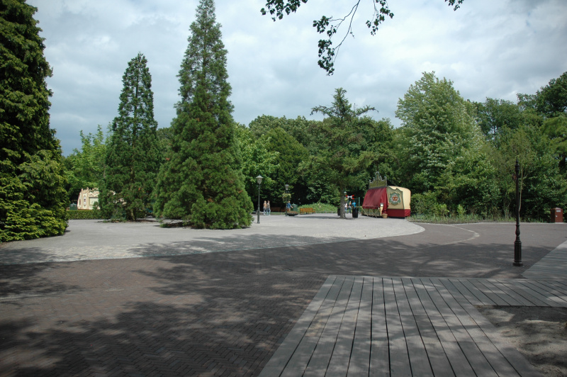 Bestand:Dwarrelplein2012.jpg