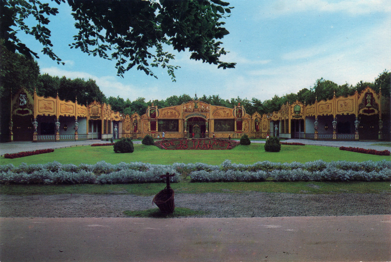 Bestand:Ansichtkaartcarrouselpaleisbeginj70.jpg