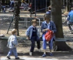 Kleuterhof in de <a href="/lemma/Speeltuin" title="Speeltuin">Speeltuin</a>, <span class="redlink">1987</span>